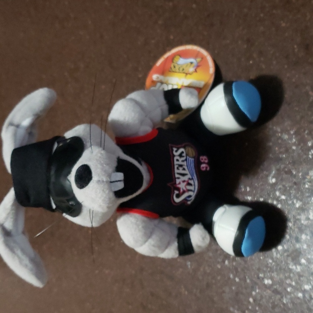 RARE Vintage 1990's 13" 76ERS Basketball HIP HOP Rabbit Mascot Stuffed Plush.